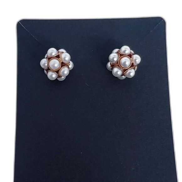 Pearl Cluster Earrings Gold Backing Classy Old Money Quiet Luxury - Picture 1 of 3